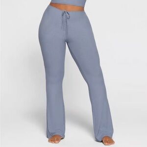 Skims soft lounge ruched pants in slate